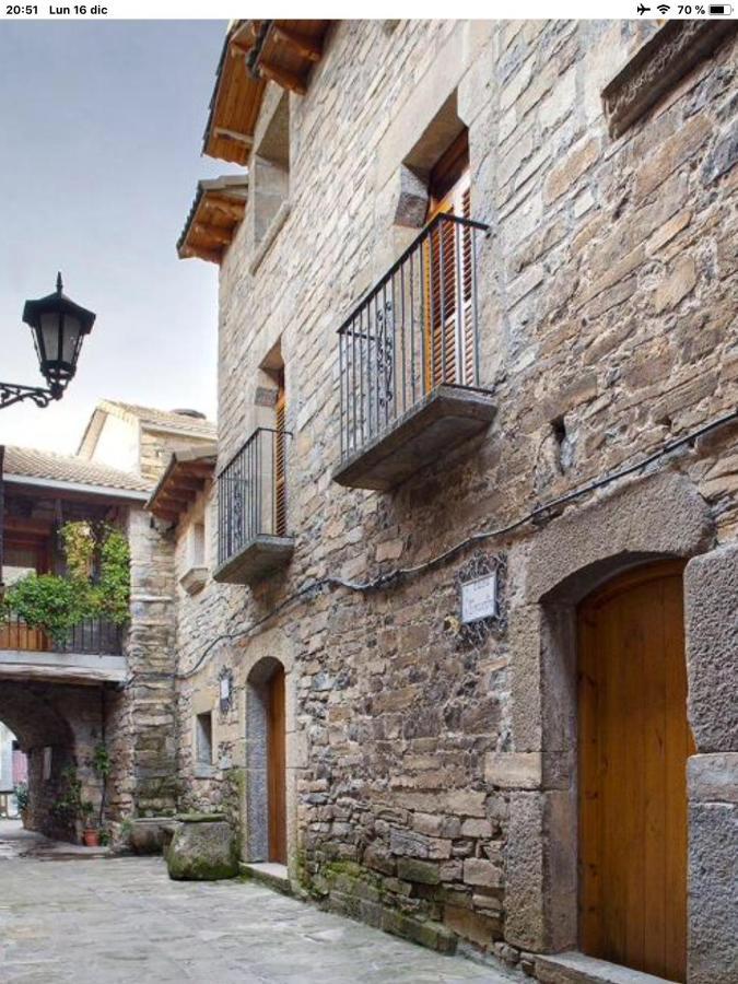 Vistas A La Montana En Un Pueblo Con Encanto. El Pueyo de Araguas Exterior photo
